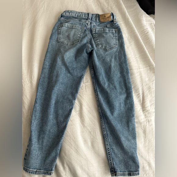 Abercrombie Kids High Rise Mini Mom Jeans 7/8 - Picture 3 of 3
